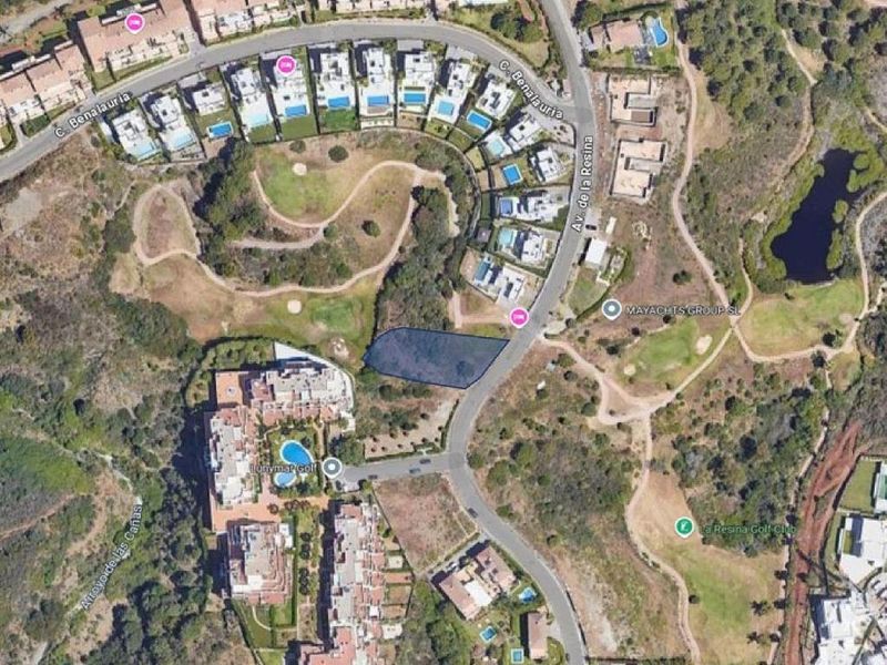  قطعة أرض في Estepona, Spain 1073متر مربع رقم 228213