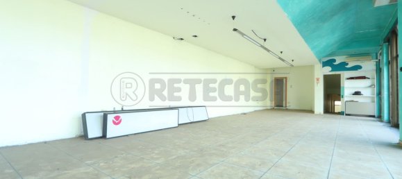 410m² Commercial property in Vicenza, Italy No. 273720 3