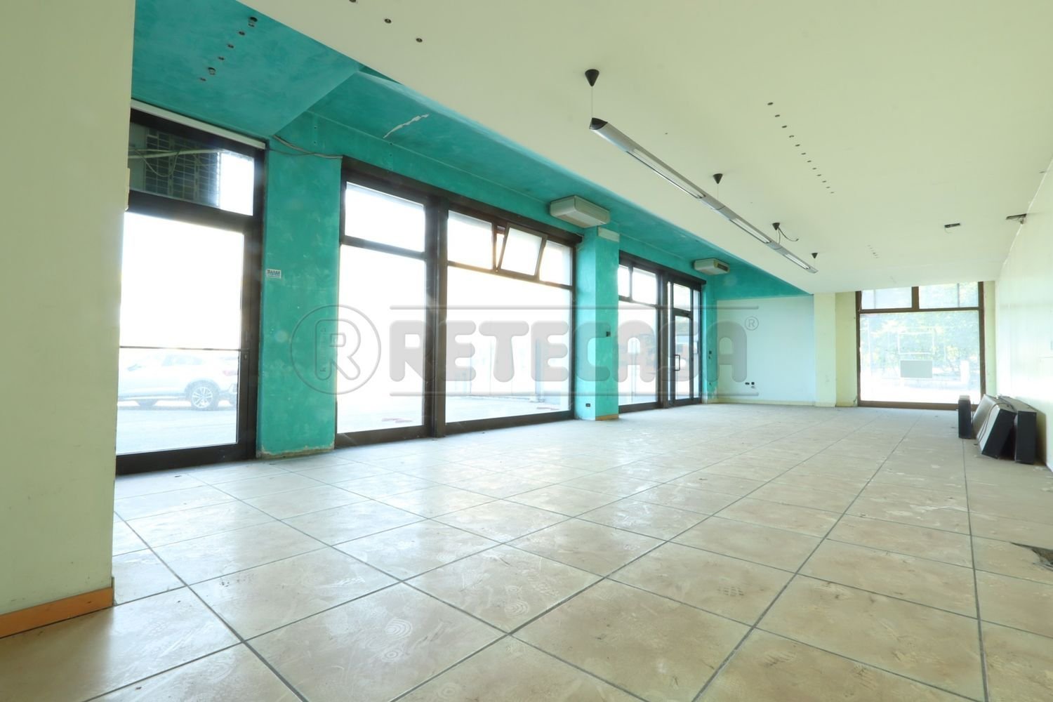 410m² Commercial property in Vicenza, Italy No. 273720