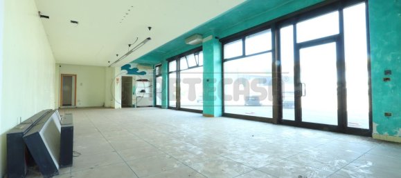 410m² Commercial property in Vicenza, Italy No. 273720 2