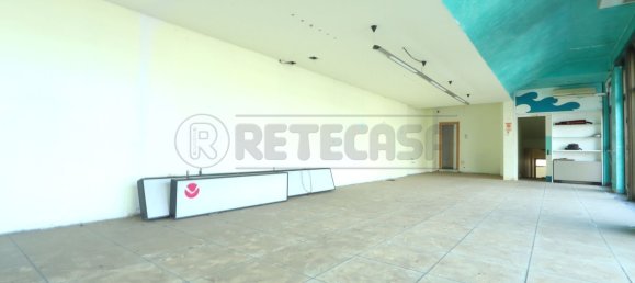 410m² Commercial property in Vicenza, Italy No. 273720 4