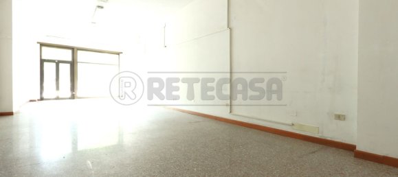 410m² Commercial property in Vicenza, Italy No. 273720 21