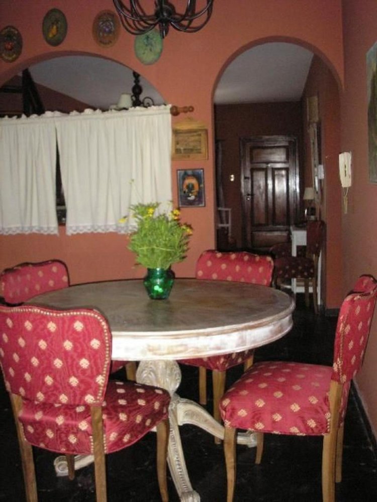 Casa de 4 dormitorios en Lomas de Zamora, Argentina No. 2604