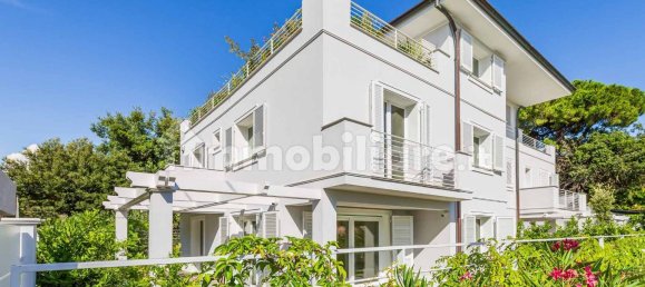 4 bedrooms Villa in Forte dei Marmi, Italy No. 138864 3