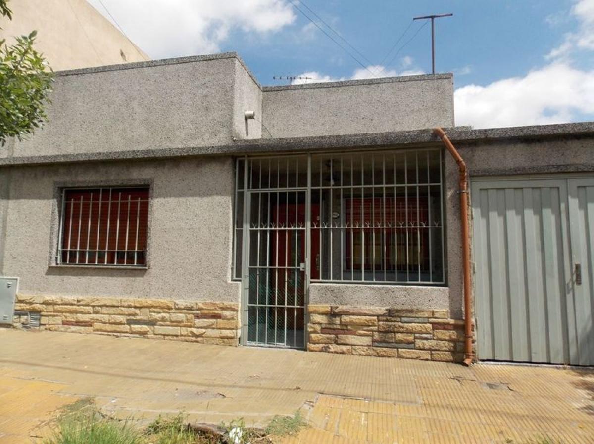 4 bedrooms House in Moron, Argentina No. 61997