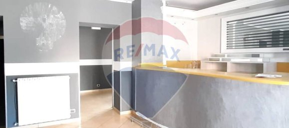 2 rooms Commercial property in Varese, Italy No. 58226 4