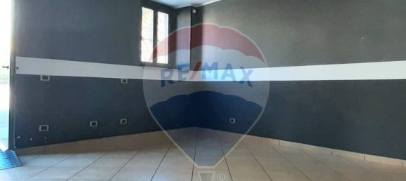 2 rooms Commercial property in Varese, Italy No. 58226 2