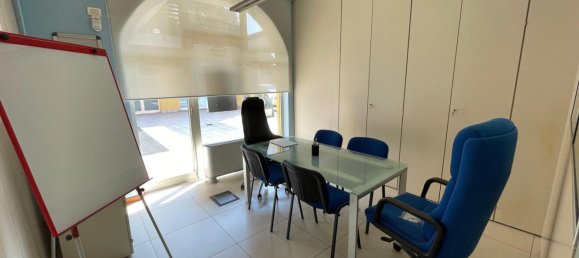 7-Zimmer Gewerbliche Immobilie in Muggiò, Italy, Nr. 64631 18