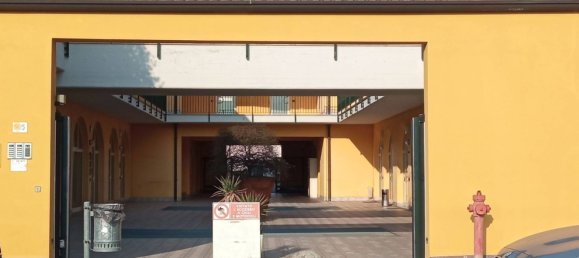 7-Zimmer Gewerbliche Immobilie in Muggiò, Italy, Nr. 64631 3