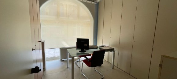 7-Zimmer Gewerbliche Immobilie in Muggiò, Italy, Nr. 64631 19