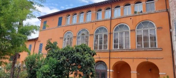 16 rooms Apartment in Foligno, Italy No. 1837 3