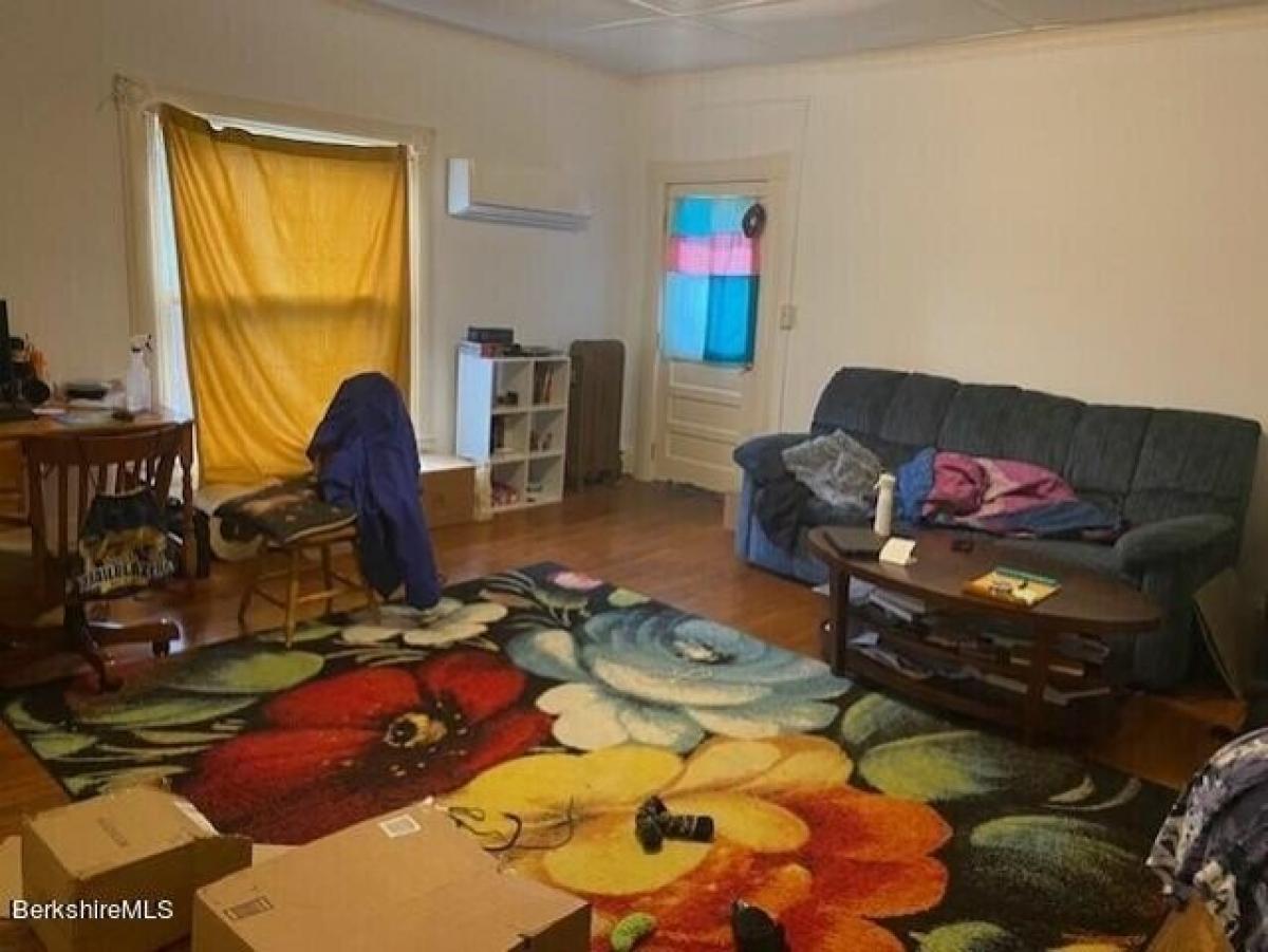 Дом с 5 спальнями в Норт Адамс, США № 372999