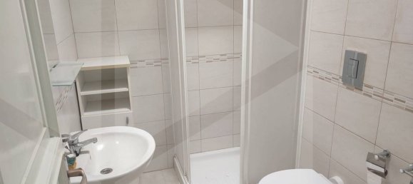 2-salle Appartement à Bari, Italy No. 29869 28