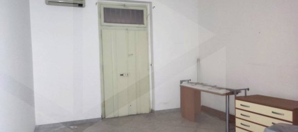 2-salle Appartement à Bari, Italy No. 29869 5
