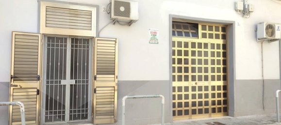 2-salle Appartement à Bari, Italy No. 29869 9