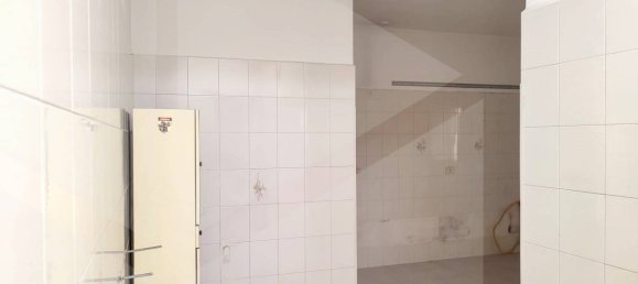 2-salle Appartement à Bari, Italy No. 29869 7
