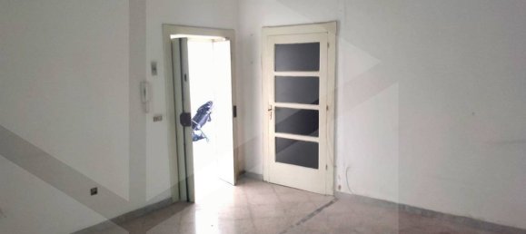 2-salle Appartement à Bari, Italy No. 29869 27