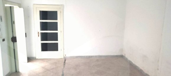 2-salle Appartement à Bari, Italy No. 29869 4