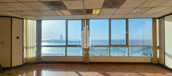 Bureau à Corniche Road, UAE 220.7m² No. 26804 2