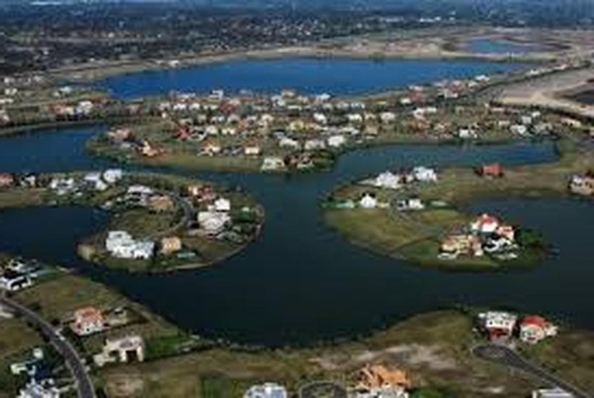  Land in Escobar, Argentina No. 114139