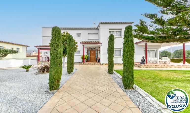 4 bedrooms House in Roses, Spain No. 111461