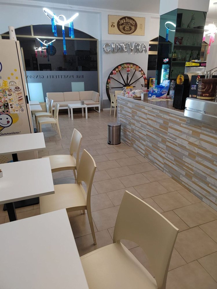 250m² Commercial property in Lentate sul Seveso, Italy No. 252018