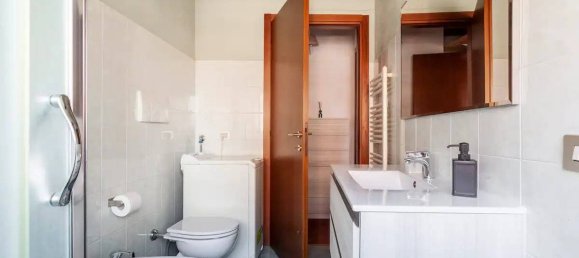 1 bedroom Apartment in Milan, Italy No. 262112 4