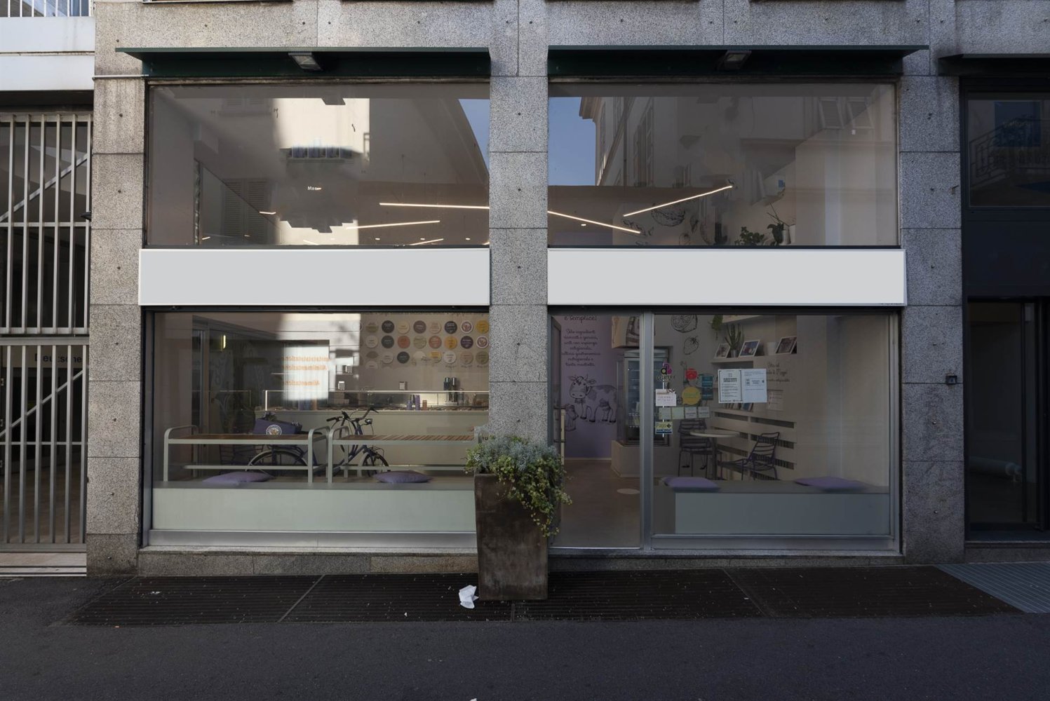 3-Zimmer Gewerbliche Immobilie in Monza, Italy, Nr. 122201