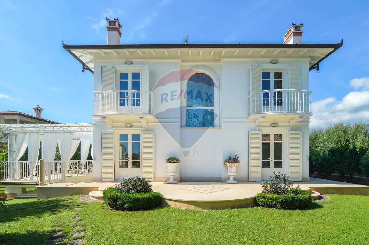 6 bedrooms Villa in Pietrasanta, Italy No. 38809