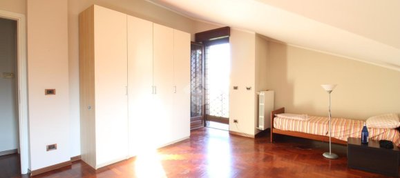 Villa de 7 habitaciónes en Santena, Italy No. 5706 55