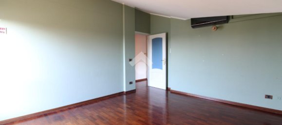 Villa de 7 habitaciónes en Santena, Italy No. 5706 36