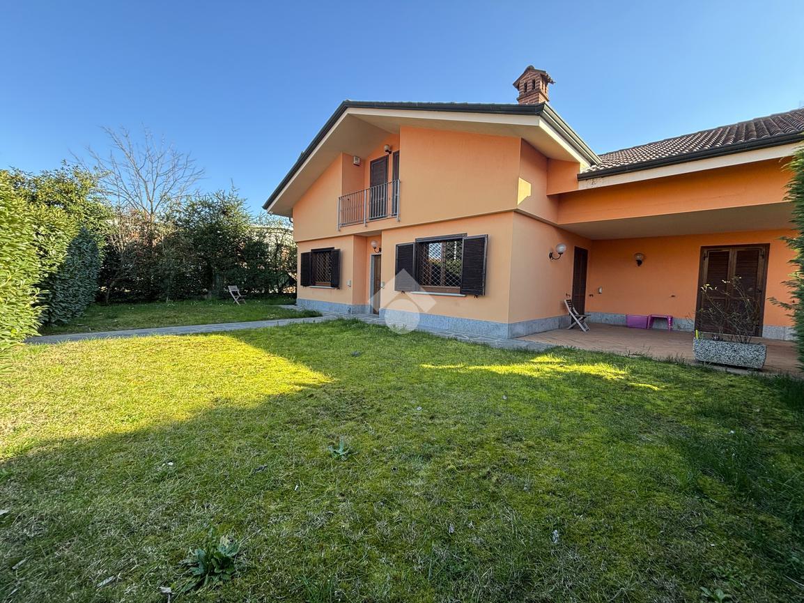 Villa de 7 habitaciónes en Santena, Italy No. 5706