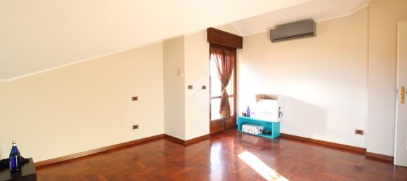Villa de 7 habitaciónes en Santena, Italy No. 5706 59