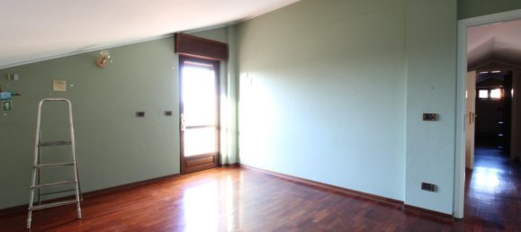 Villa de 7 habitaciónes en Santena, Italy No. 5706 46