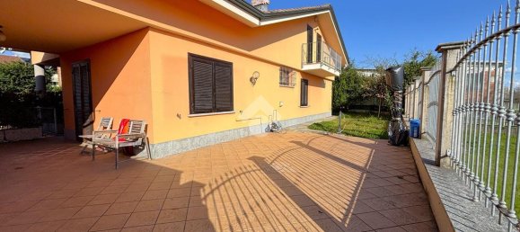 Villa de 7 habitaciónes en Santena, Italy No. 5706 82