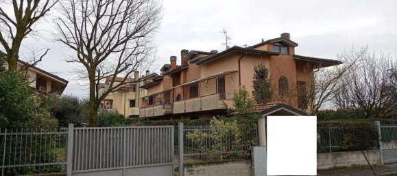 3 rooms Apartment in Caponago, Italy No. 181730 2