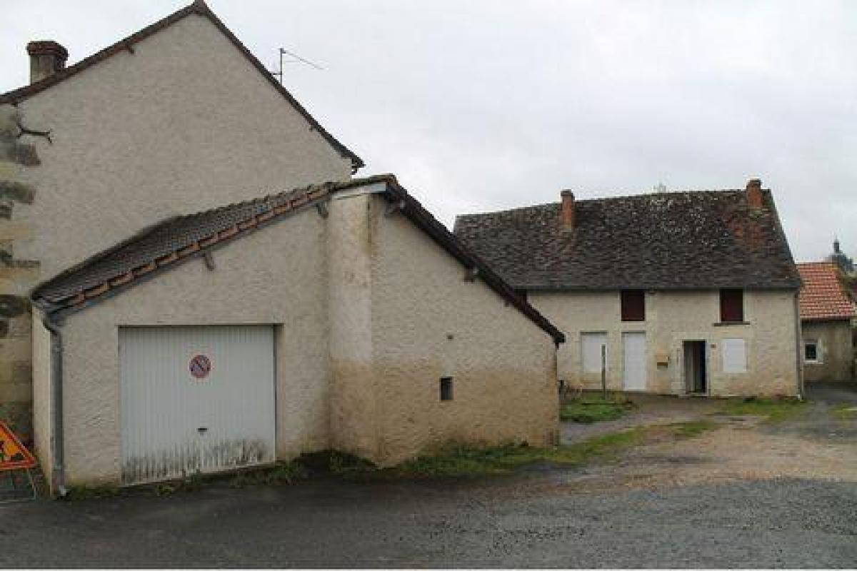 2 bedrooms House in Pleumartin, France No. 23703