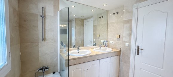 Apartamento de 2 dormitorios en Estepona, Spain No. 135873 14