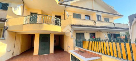 4-salle Appartement à Lariano, Italy No. 235454 2