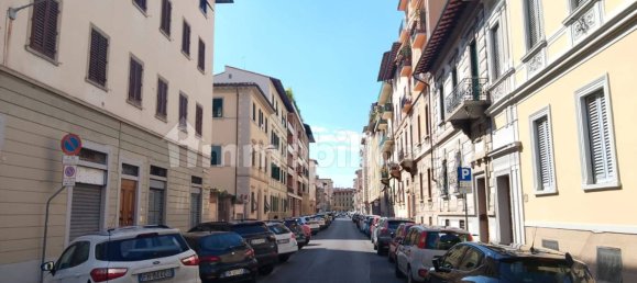 2 rooms Commercial property in Florence, Italy No. 271591 4