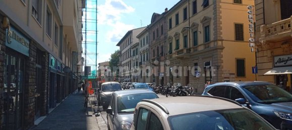 2 rooms Commercial property in Florence, Italy No. 271591 2