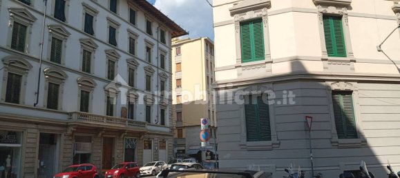 2 rooms Commercial property in Florence, Italy No. 271591 3