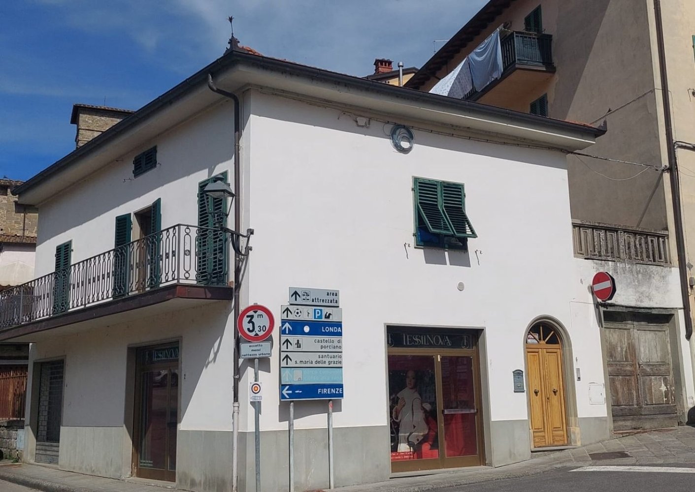 8 rooms House in Arezzo, Italy No. 251965