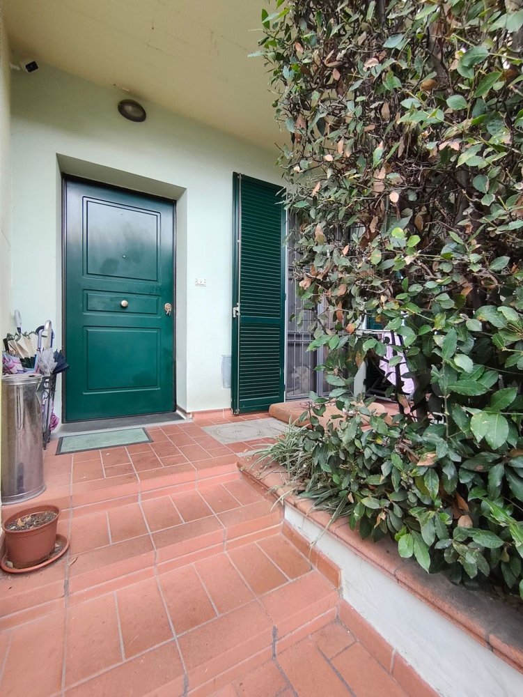 4 bedrooms Apartment in Campi Bisenzio, Italy No. 404046