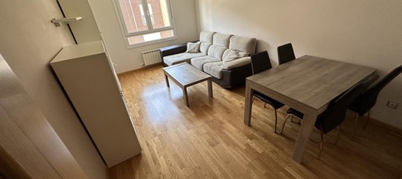 Apartamento de 2 dormitorios en León, Spain No. 190648 2
