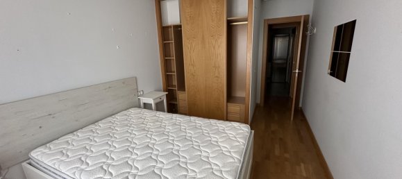 Apartamento de 2 dormitorios en León, Spain No. 190648 10