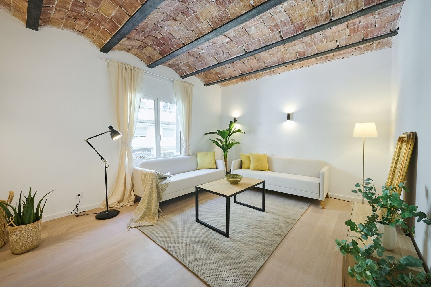 Квартира с 4 спальнями в Барселона, Испания № 197542