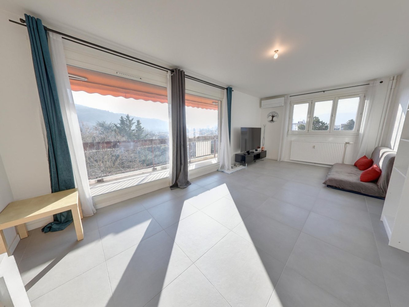 4 bedrooms Apartment in Echirolles, France No. 208329