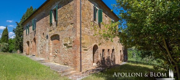 4 bedrooms House in Asciano, Italy No. 57205 3