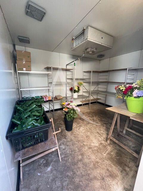 140m² Commercial property in Fontenay-sous-Bois, France No. 182169